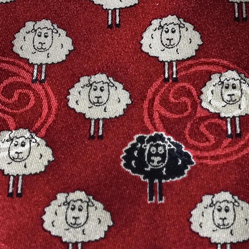 Red Sheep Pattern Tie - Picture 1 of 6